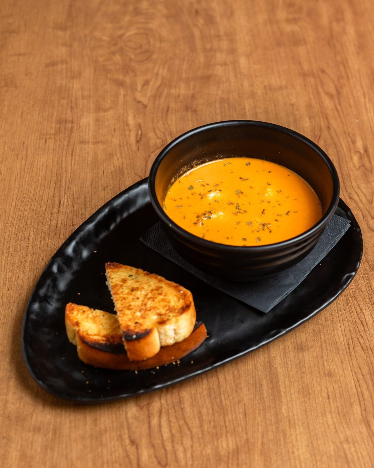 Creamy orange soup with toasted bread