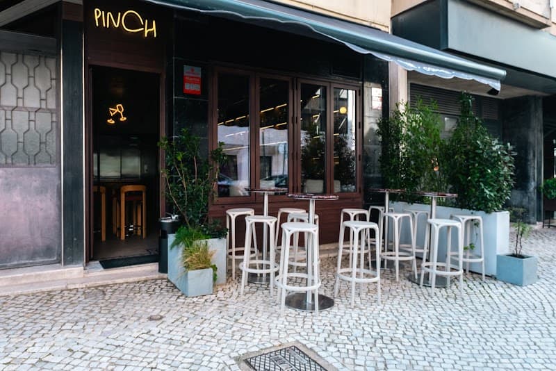 Pinchos y marisco lisboeta