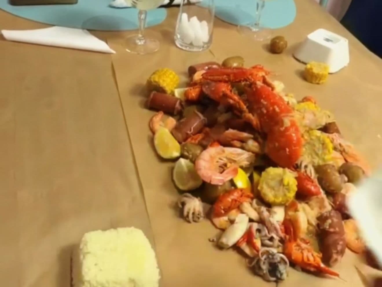 Le Baron seafood boil on Stockholmer Platz, Vienna