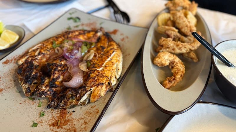 مطعم فيش فكتوري للمأكولات البحرية