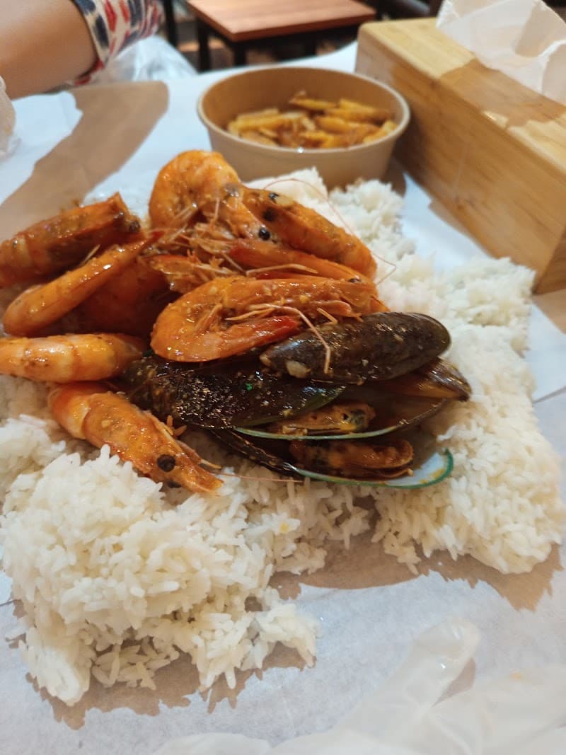 Off The Hook Seafood Restaurant - Airport Road