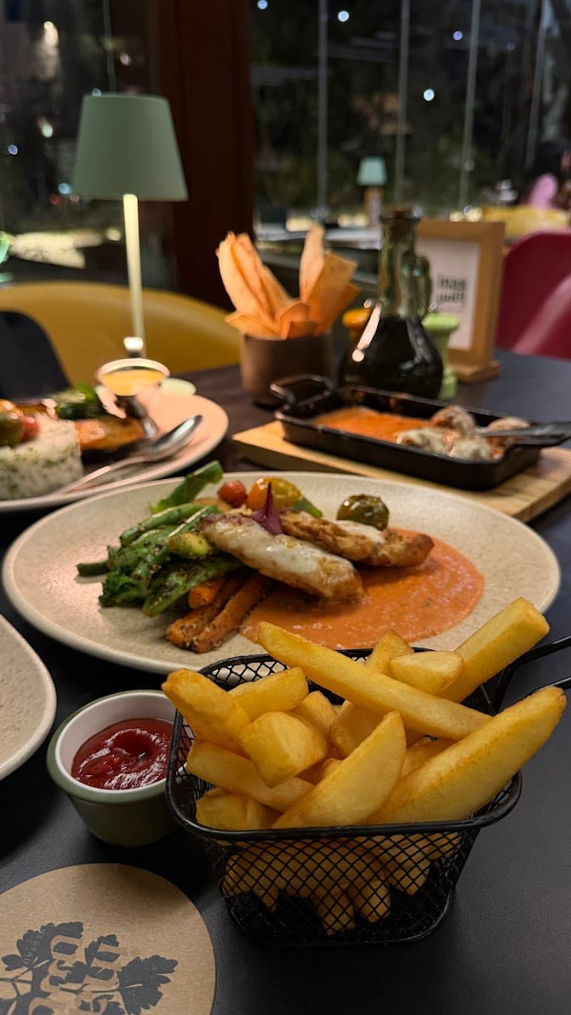 Inas Restaurant & Cafe