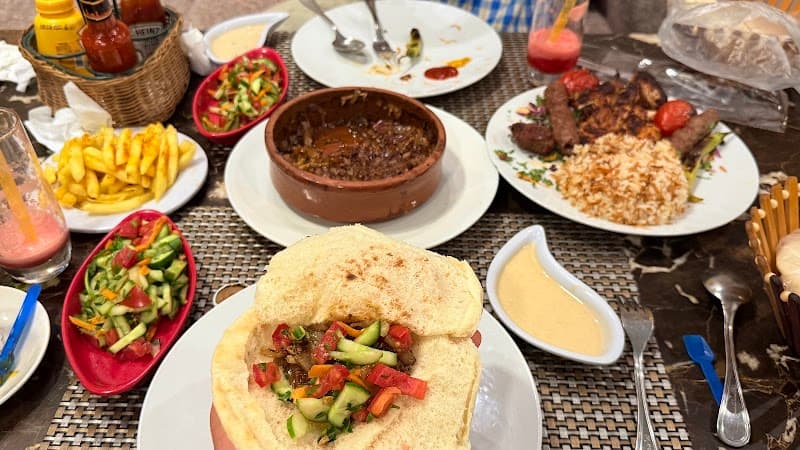 Grill House Restaurant & Cafe