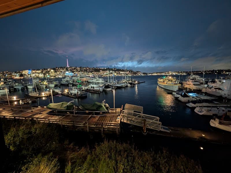 Duke's Seafood South Lake Union