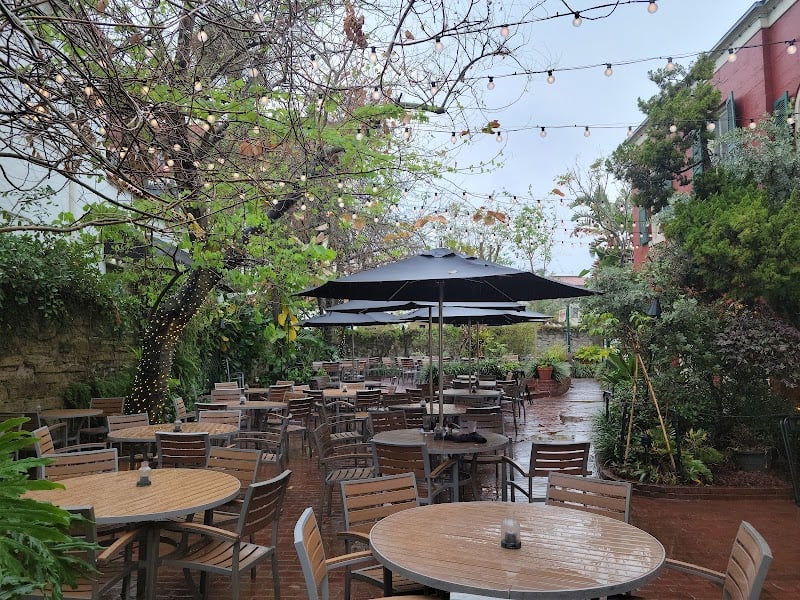 Harry's Seafood, Bar & Grille