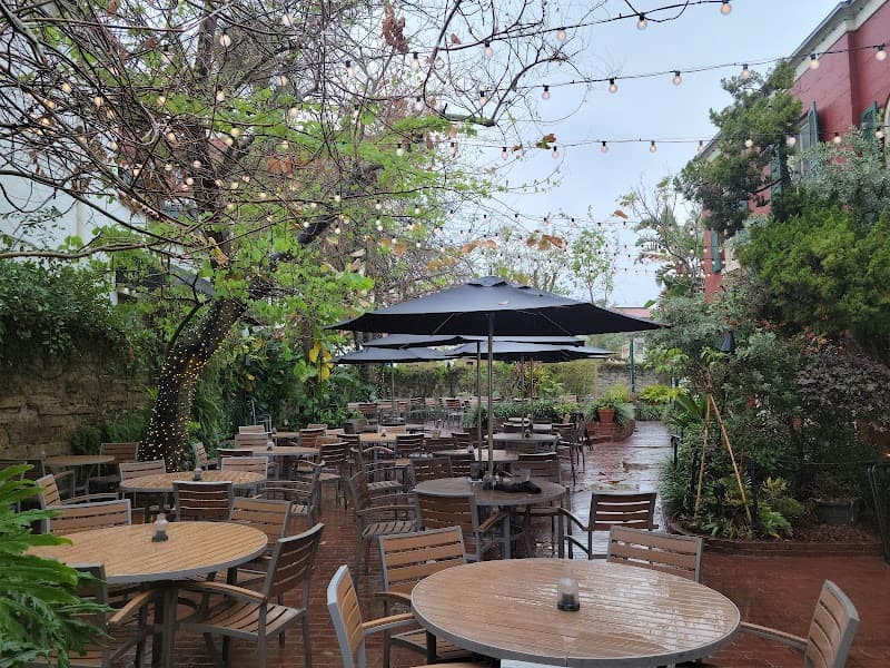 Harry's Seafood, Bar & Grille