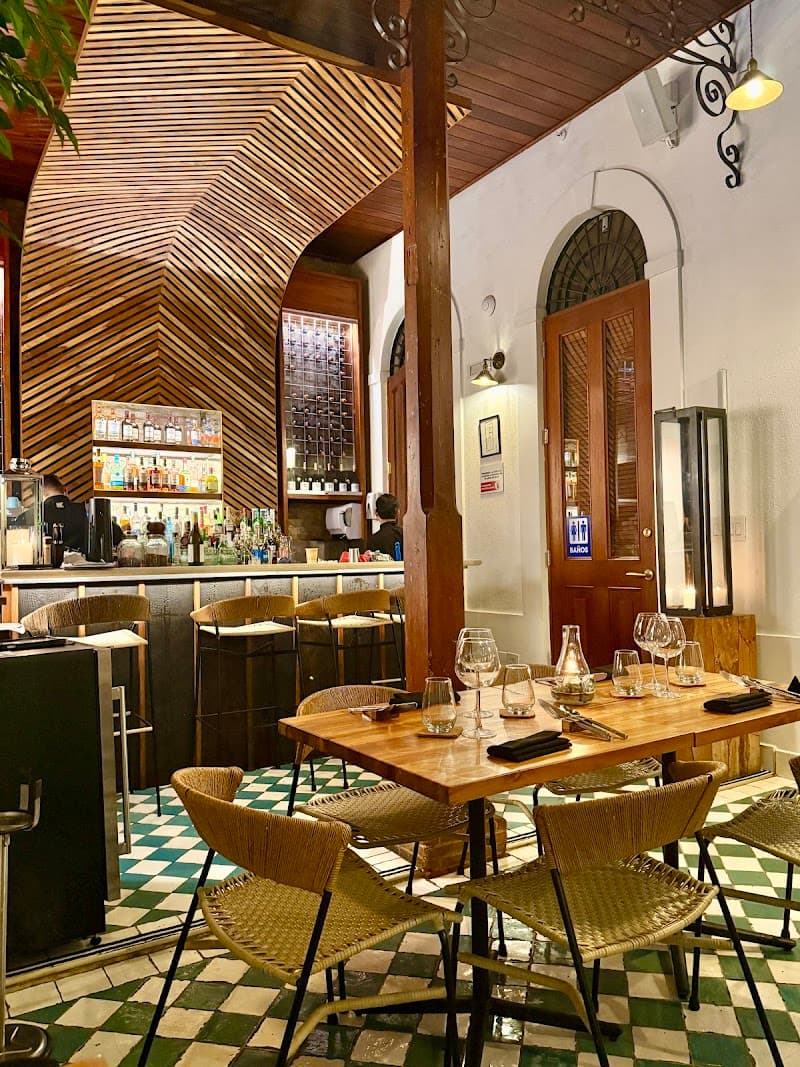 Kaandela Restaurant