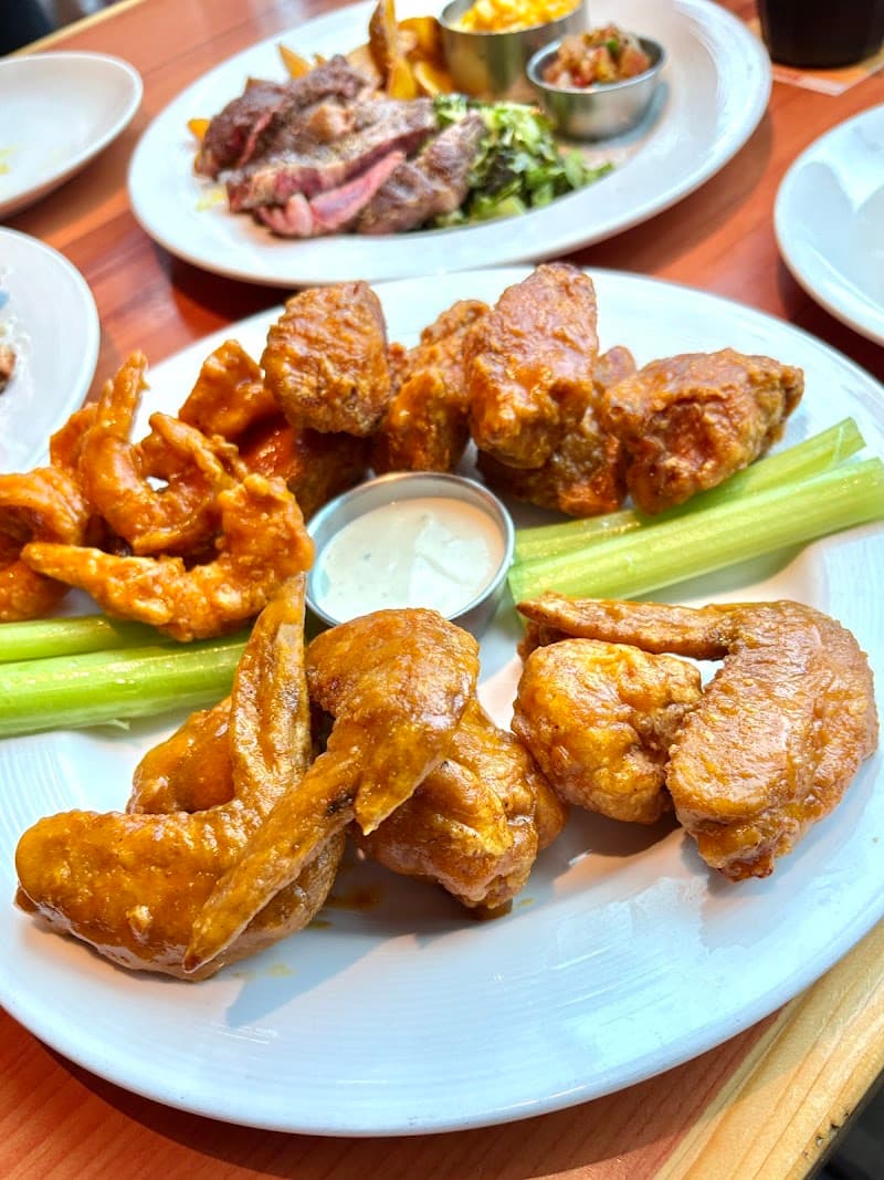 HOOTERS Xinyi Branch