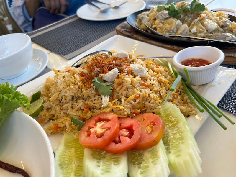 Kin Lom Chom Saphan
