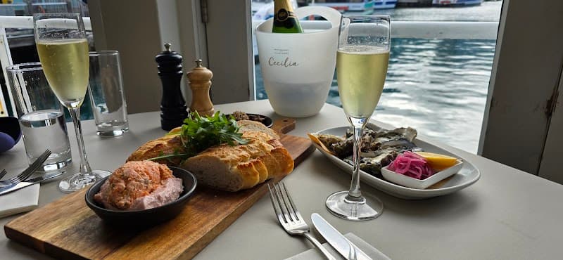 Dockside Restaurant & Bar