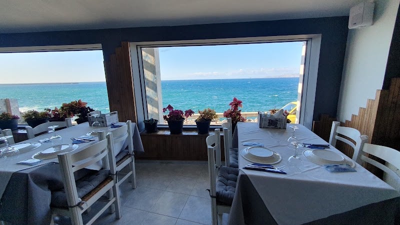 Akrotiri fish taverna