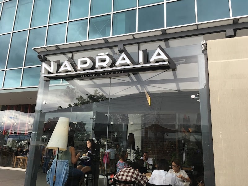 Na Praia Seafood & Raw Bar