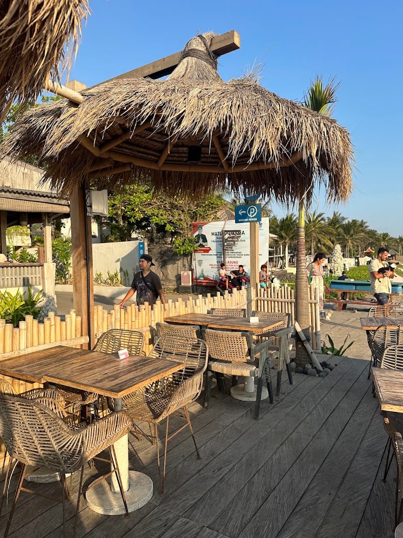 Oyster Dealer Beach Haus