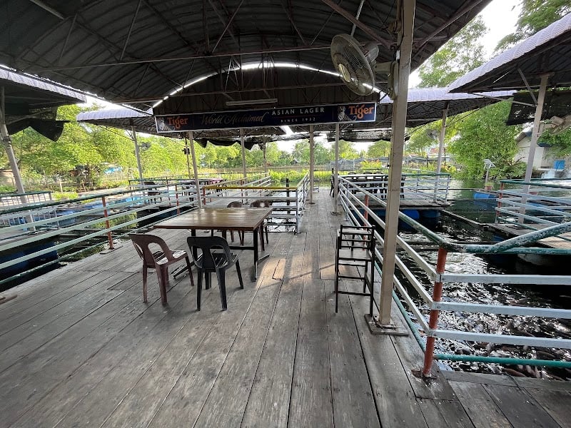 Floating Seafood Paradise Restaurant