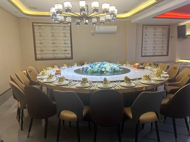 Huashan Chinese Seafood Restaurant