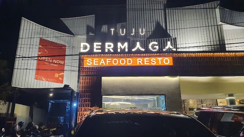 Tuju Dermaga Seafood Resto