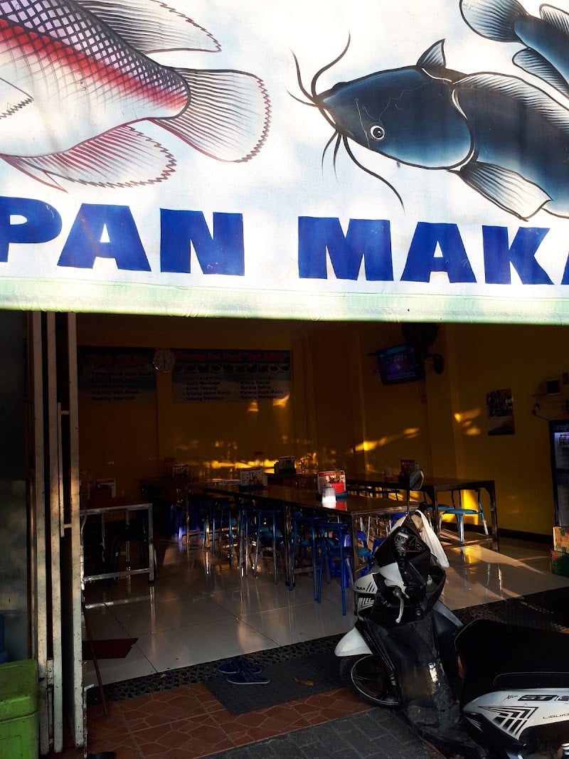 Seafood Pak Rejo Pindahan Depan Makam
