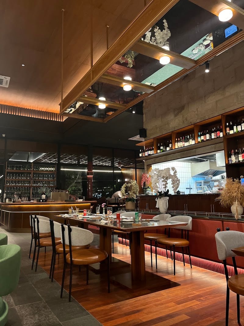 Crab N Co Restaurant