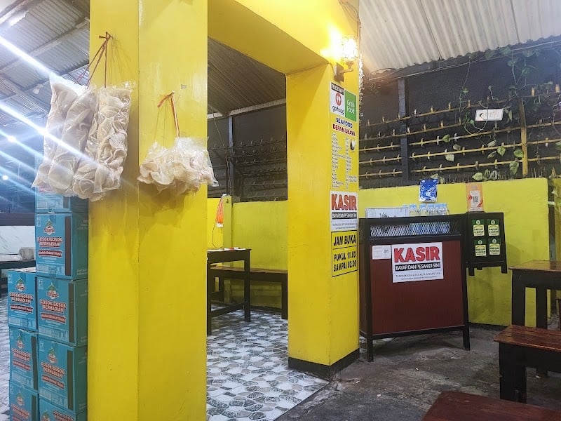 Seafood depan Ubaya Cak Gosim