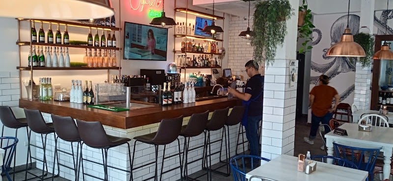S&O-La Pesca Seafood & Oyster Bar