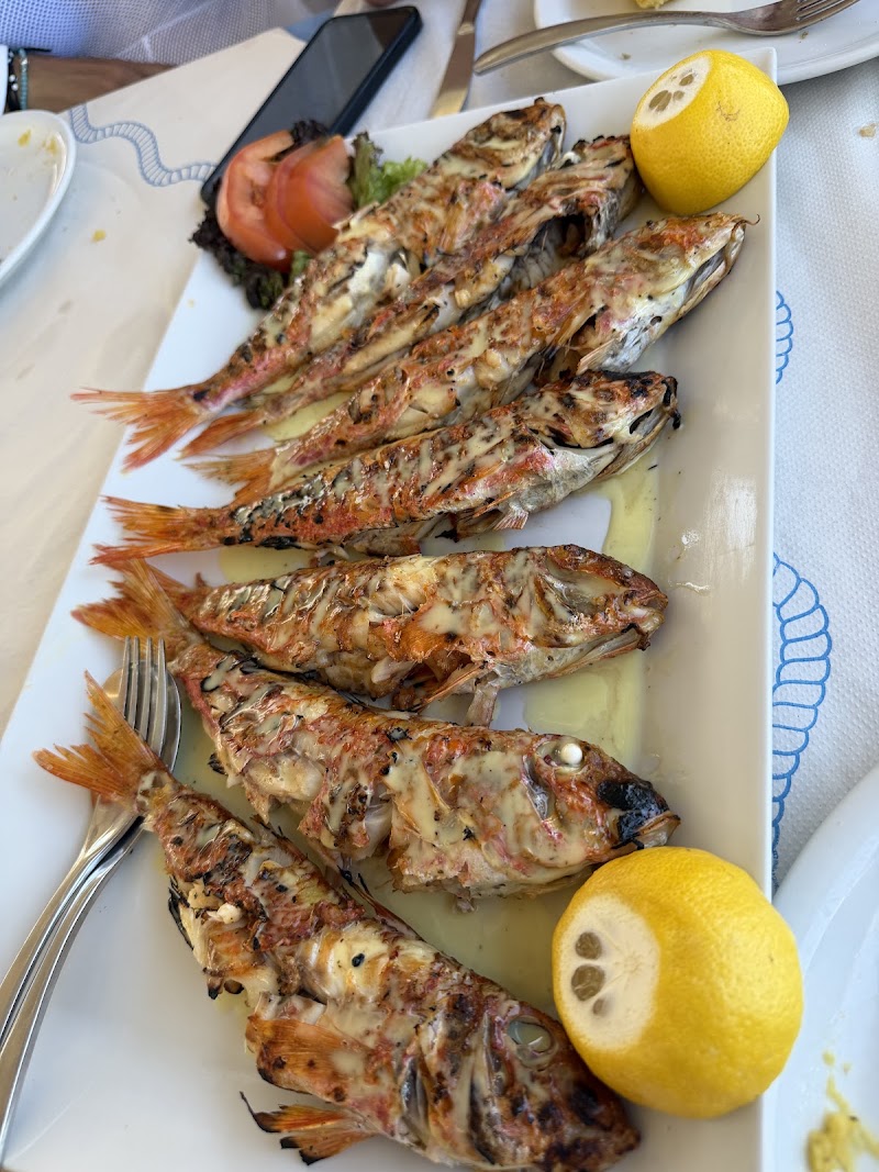 Fratzeskos Perissa Santorini