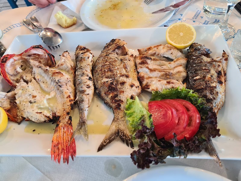 Fratzeskos Perissa Santorini