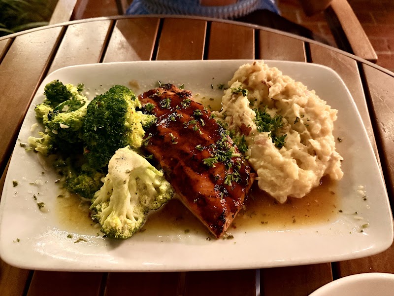 Harry's Seafood, Bar & Grille