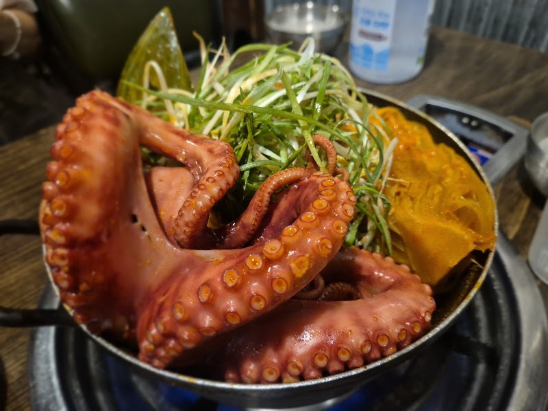 Sinchon Yangpuni, Seomyeon