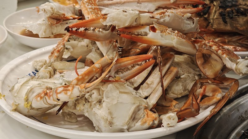 Mungkorn Seafood Buffet & Fish Market