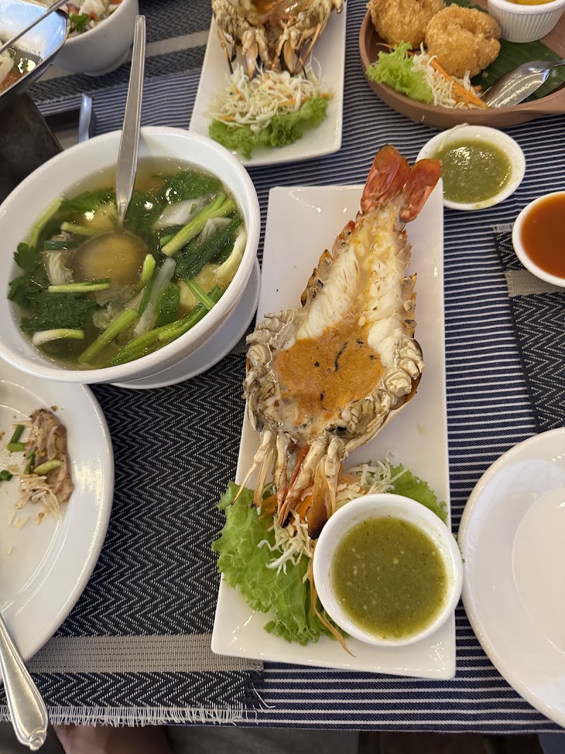 Kin Lom Chom Saphan