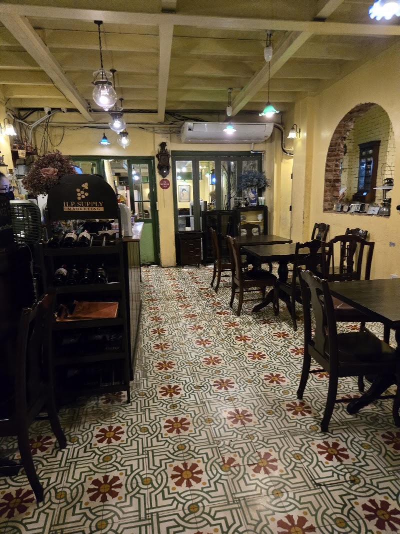 One Chun Cafe & Restaurant