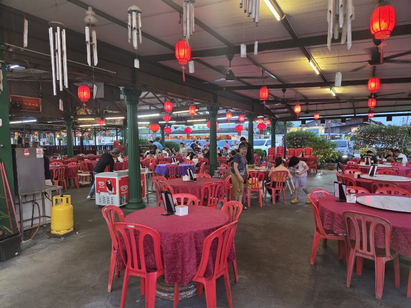 红绿灯海鲜餐馆 • Traffic Light KS Seafood Restaurant