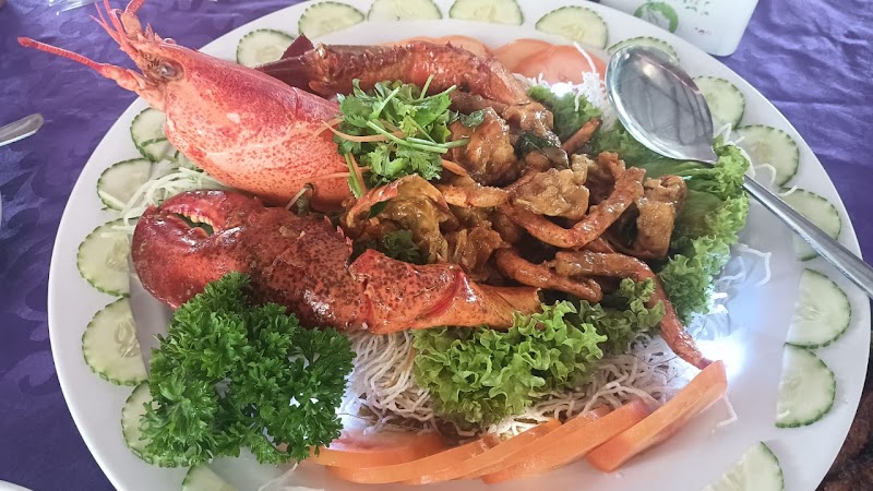 红绿灯海鲜餐馆 • Traffic Light KS Seafood Restaurant