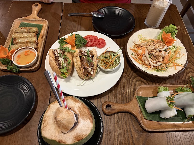 Hoang's Restaurant - Vietnamese Restaurant & Vegan Food