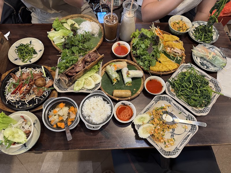 MẸT Vietnamese restaurant & Vegetarian Food 1