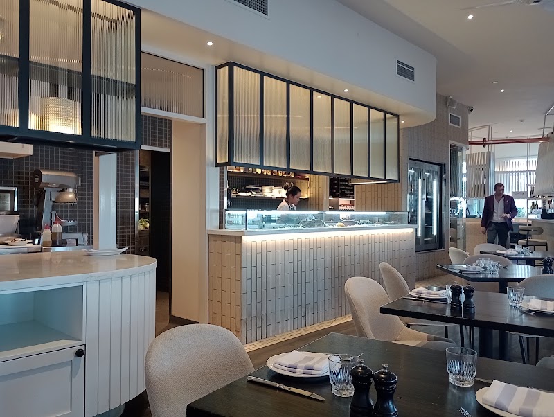 Fosh Bar & Restaurant