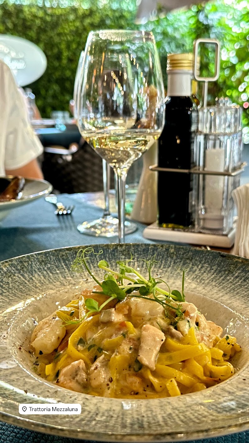 Trattoria Mezzaluna